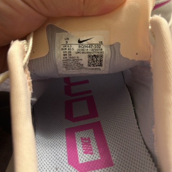 Nike - Picture 7 of 7